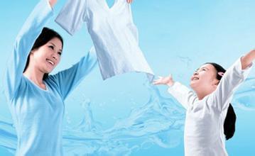 衣服是干洗的費用高還是水洗的費用高？