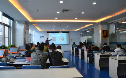 在鎮上開干洗店賺錢嗎，潔希亞