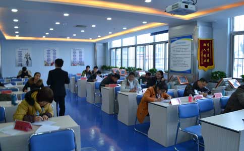 潔希亞國際洗衣：做民族優(yōu)質干洗店加盟品牌